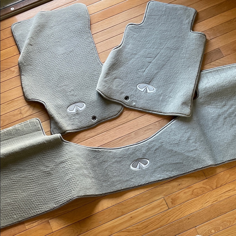 Infiniti 08 m45/35 Car Floor Mats Set in Light Gray